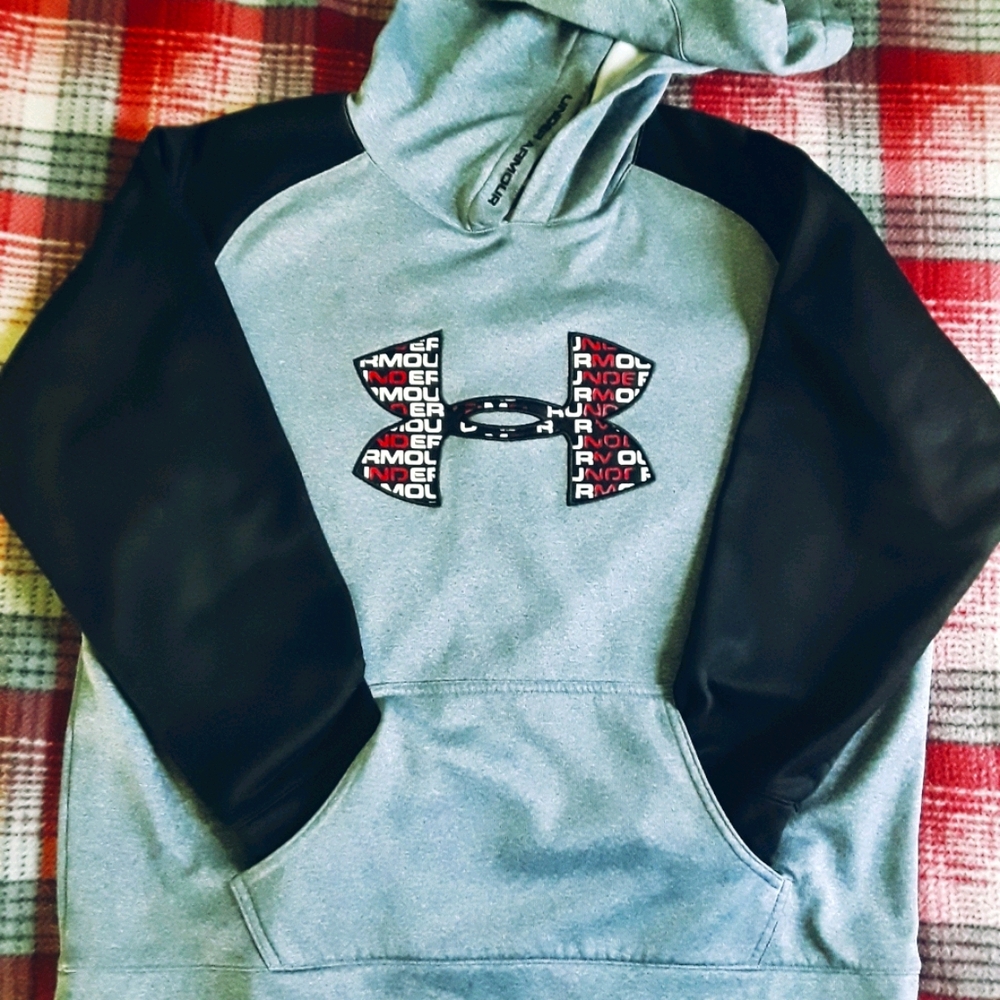 Boys Under Armour sweatshirt (xl)